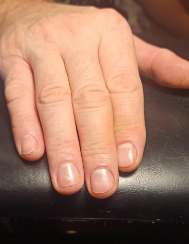 manicure męski po